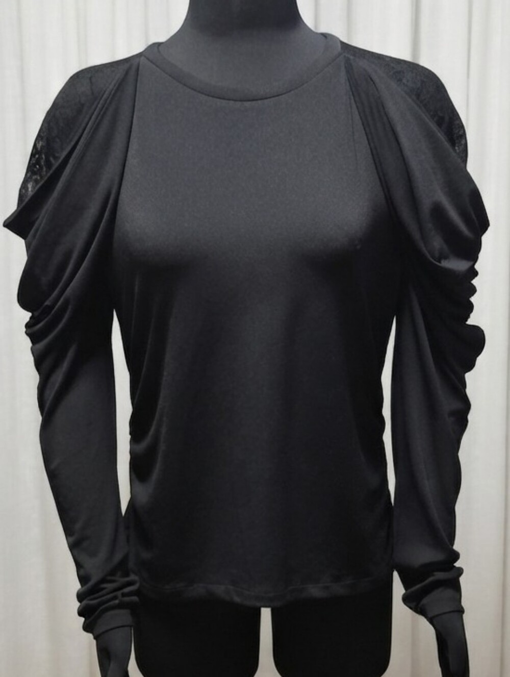 Calligraphie Women’s Black Long-Sleeve Ruched Shoulder Tee